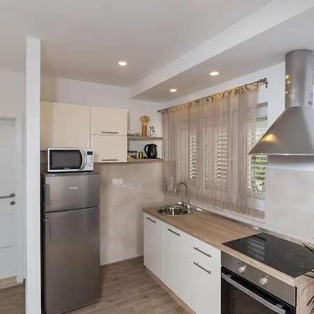 Daire Luxury Ines - Two Bedroom With Balcony And City View