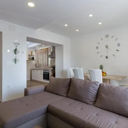 Apartment Luxury Ines - Two Bedroom With Balcony And City View