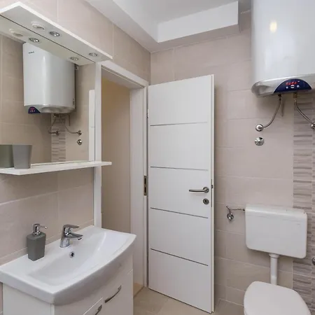 Luxury Ines - Two Bedroom With Balcony And City View Apartman