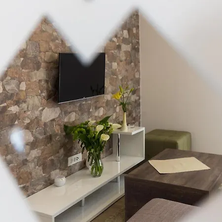 Luxury Ines - Two Bedroom With Balcony And City View Apartman