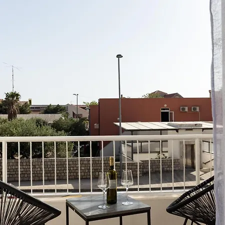 Luxury Ines - Two Bedroom With Balcony And City View *